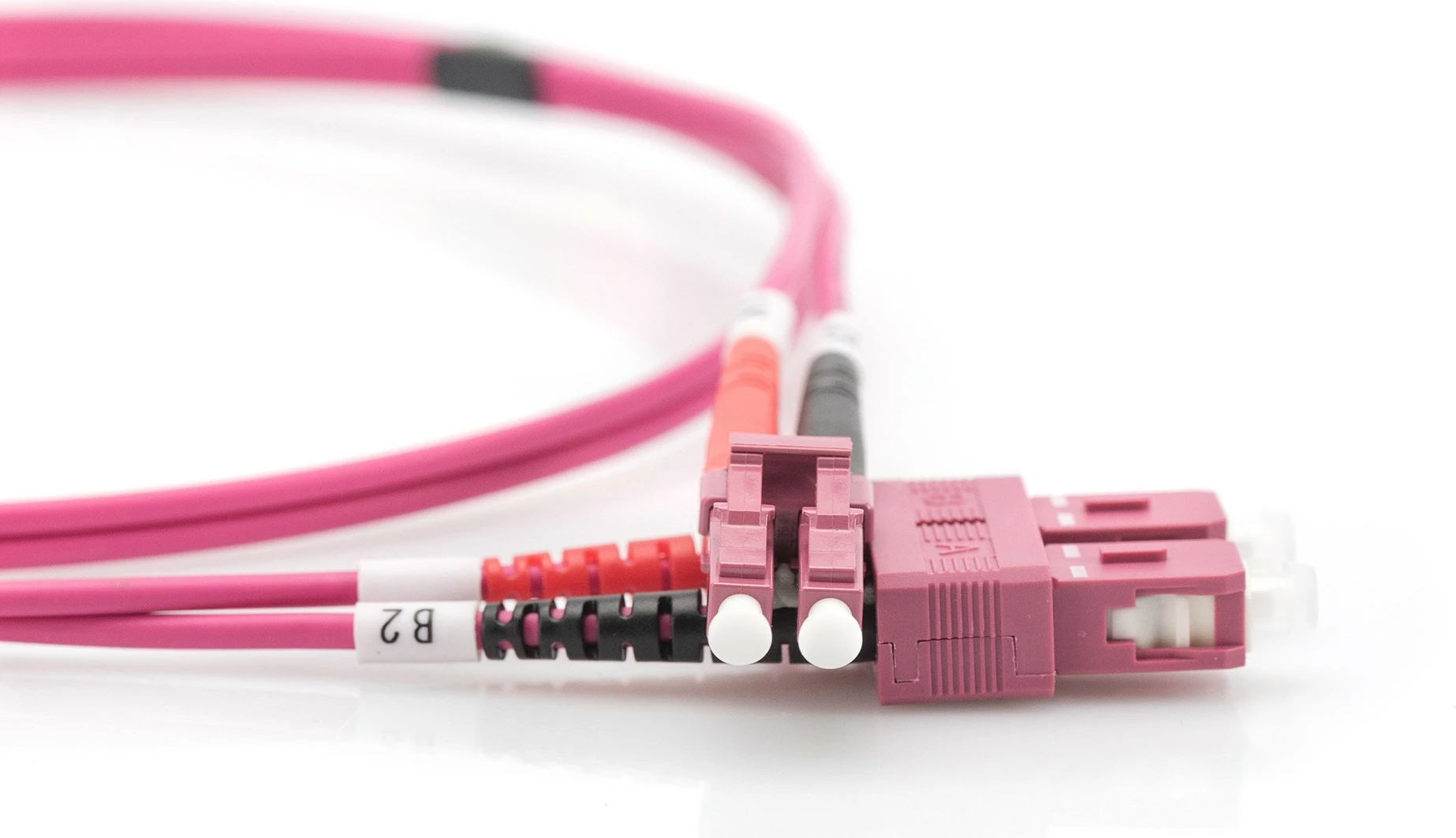 Kabllo optik Digitus OM4 patch cord, LC në SC, 2m, vjollcë