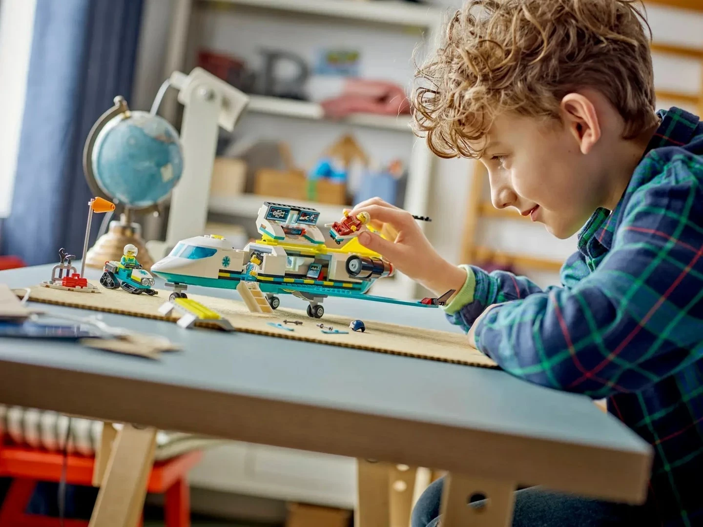 Set LEGO CITY aeroplan ambulance emergjente 60465, 4 minifigura, 6+ vjeç