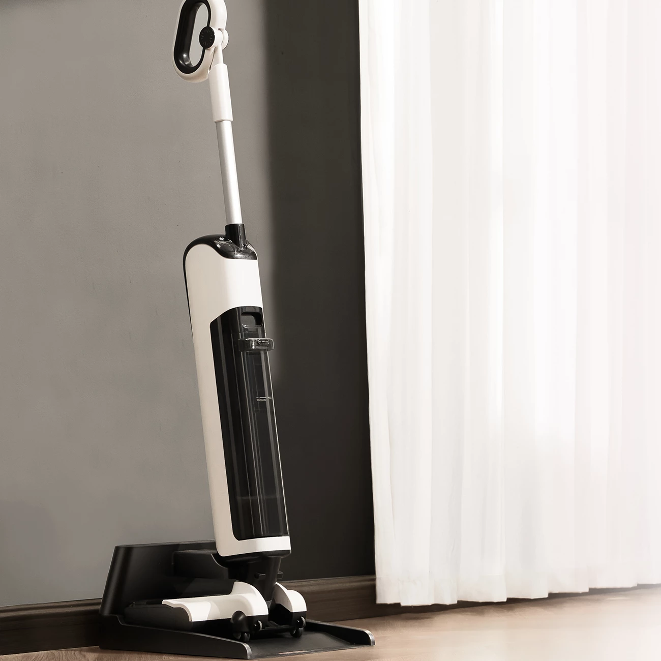 Fshesë elektrike në këmbë UWANT D700 me funksion larjeje dhe stacion karikimi, e bardhë