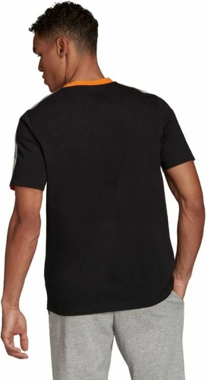 Maicë adidas për meshkuj, e zezë dhe portokalli