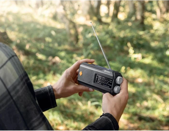 Radio survival SANDBERG Survivor Radio All-in-1 2000 (421-04) powerbank 2000 mAh, AM/FM, solar, dinamo, dritë LED, e zezë