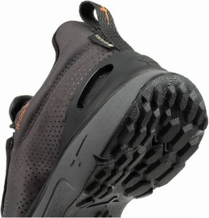 Atlete femra Tamaris, të zeza