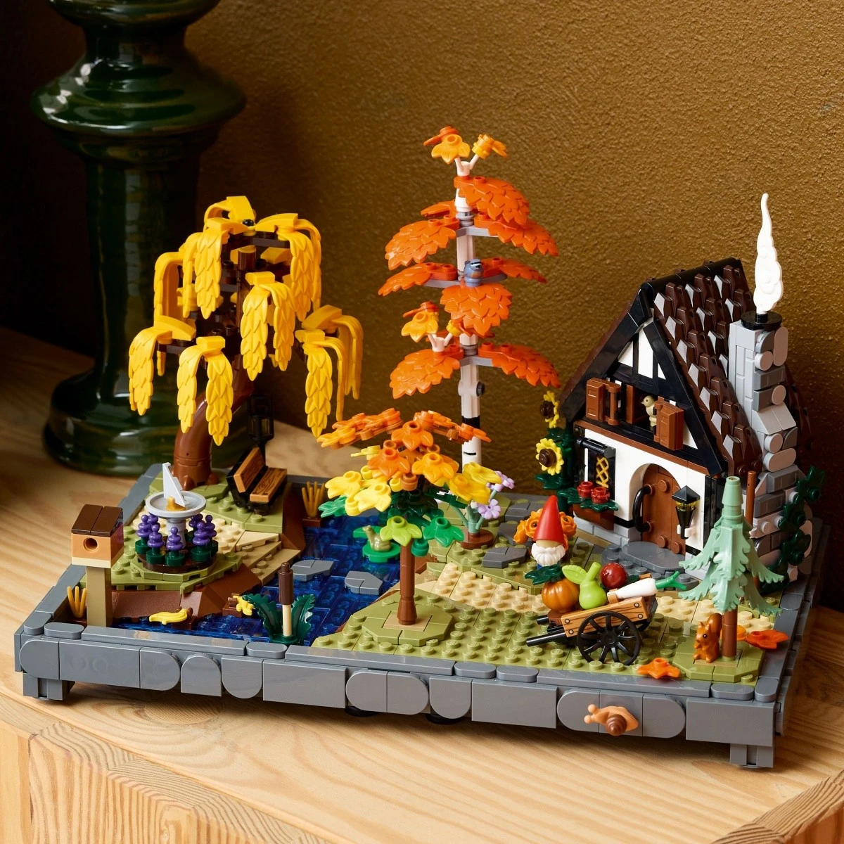 Set ndërtimi LEGO Icons 11372 Autumn Cottage Garden, 1102 pjesë, 18+, 19x29x18 cm