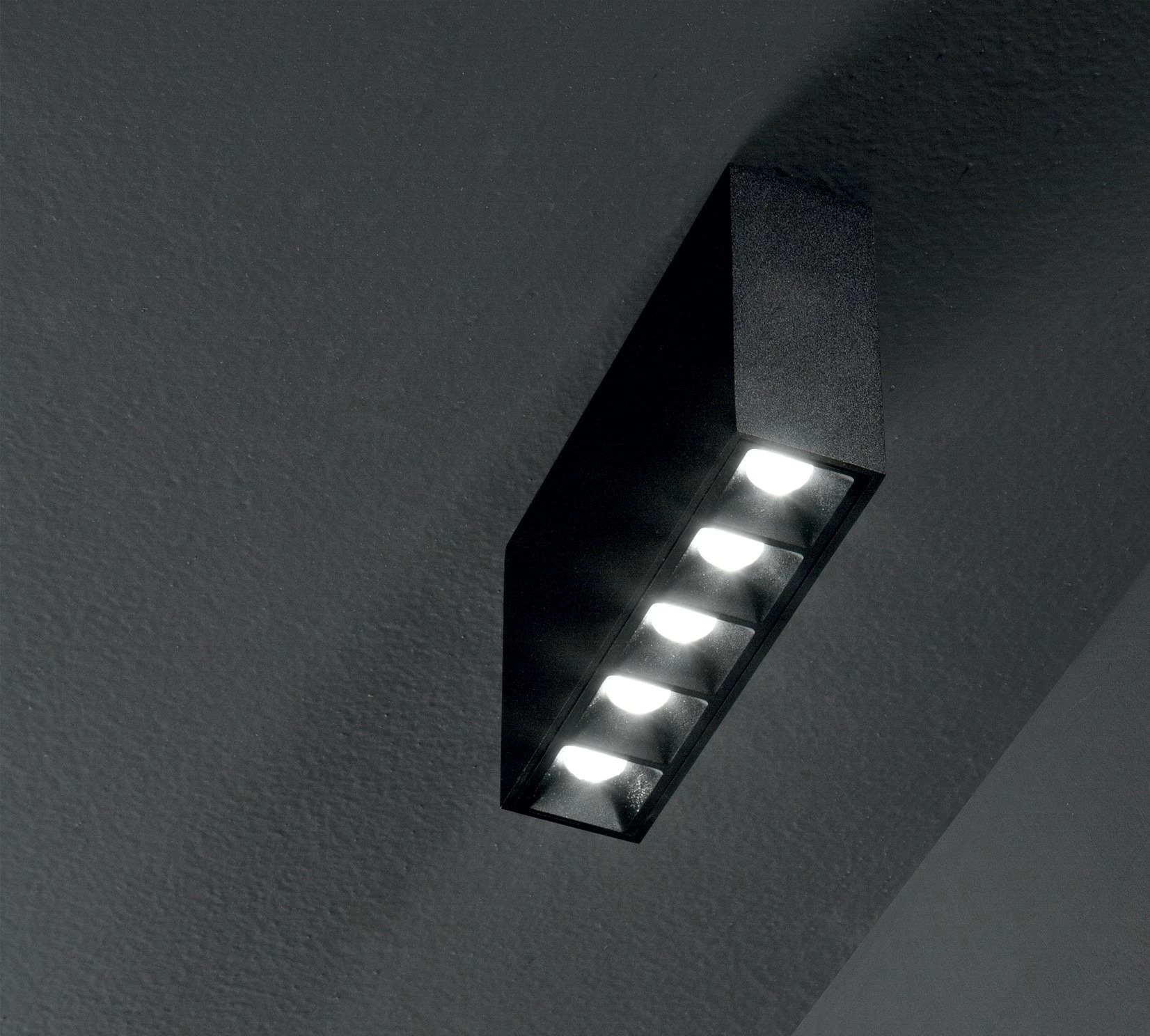 Llambat e tavanit Lika pl