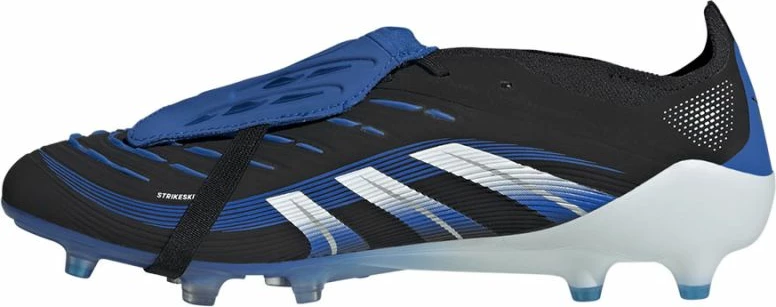 Atlete futbolli adidas, të zeza