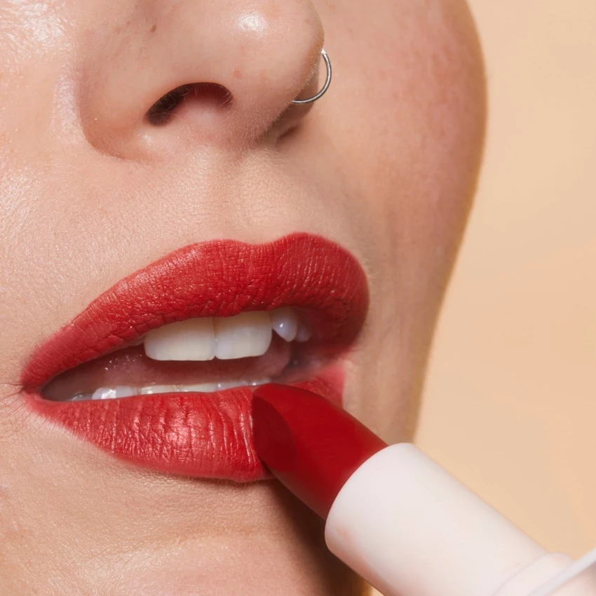 Revolution – Satin Lipstick Lip Allure - Ceo Brick Red