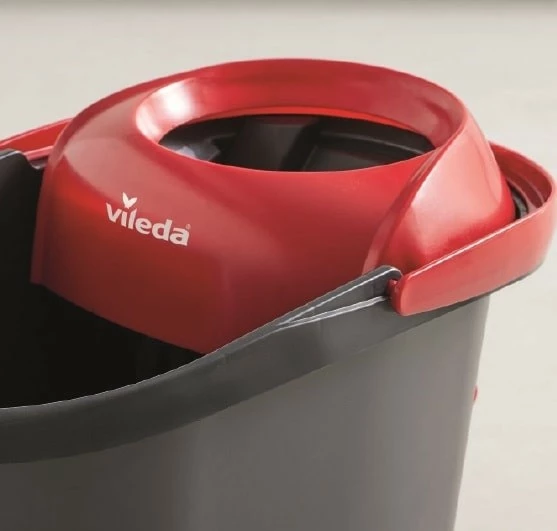 Mop Vileda ULTRAMAT TURBO me kovë, mikrofibër, e zezë/e kuqe