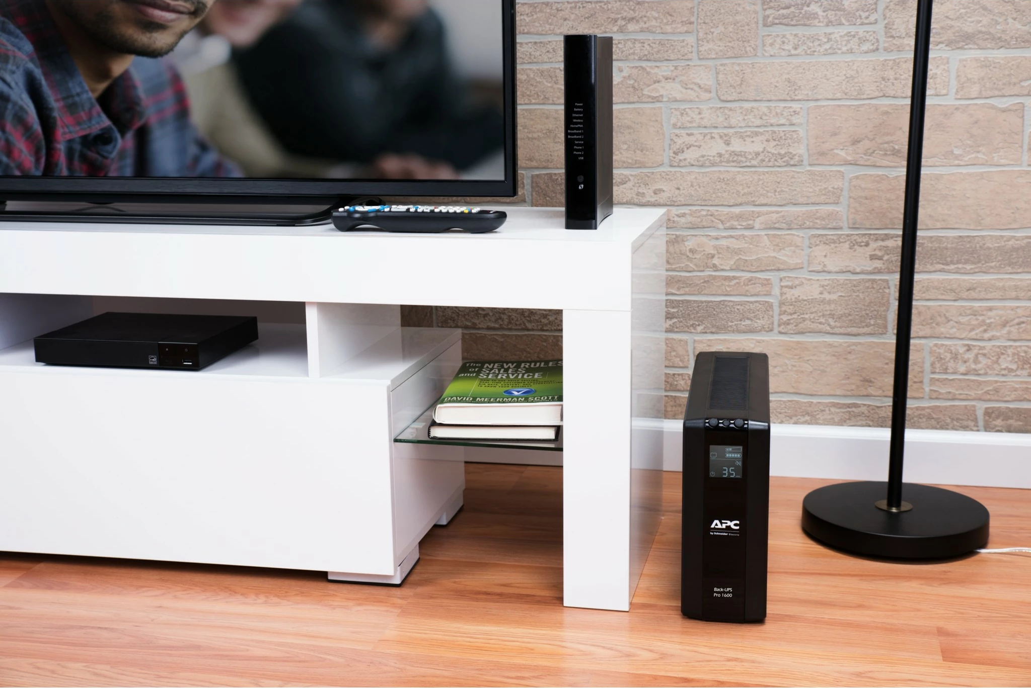 UPS APC BR1600MI, Line-Interactive, 1.6 kVA, 960 W, Sine, 176 V, 294 V