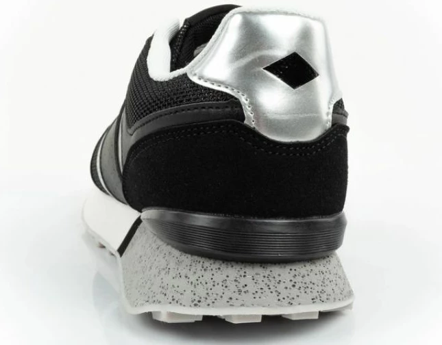 Atlete femra Lee Cooper, të zeza