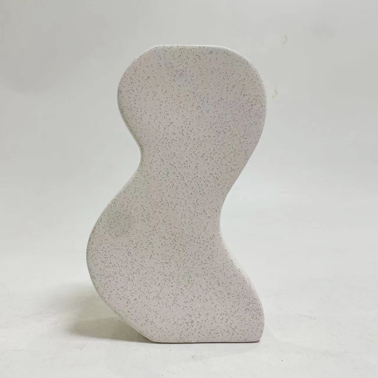 Dekor tavoline prej qeramike 'SEBOR' FH4590.01, ngjyrë e bardhë e zbehtë me kristalizim, 13.5x6x21.5H cm