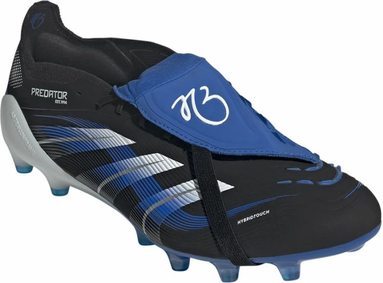 Atlete futbolli adidas, të zeza