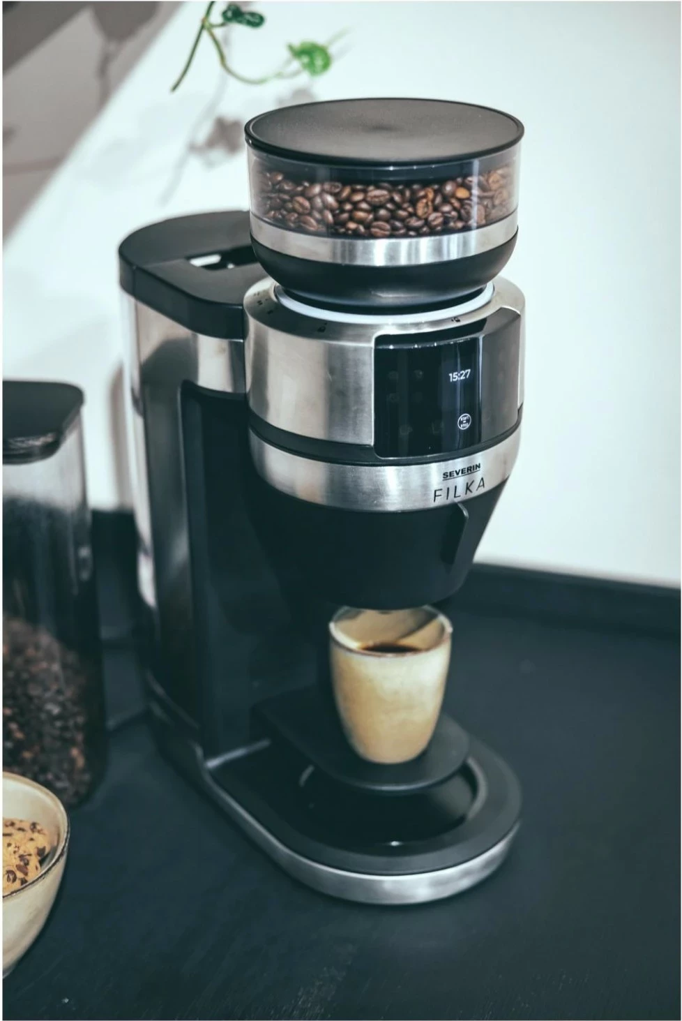 Aparat kafeje Severin KA 4853 FILKA inox, mulli çeliku, ekran LED, 2L, e zezë mat
