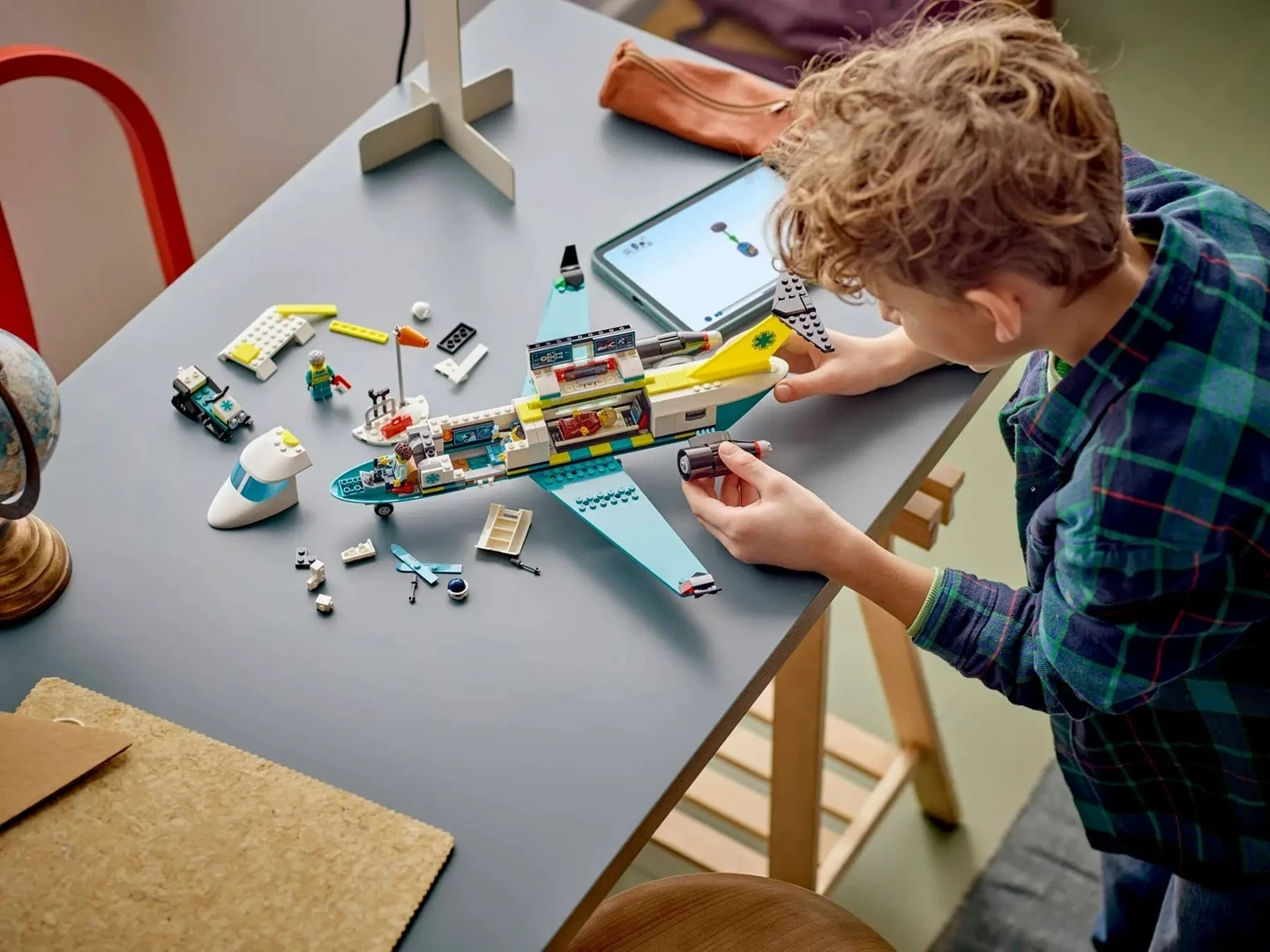 Set LEGO CITY aeroplan ambulance emergjente 60465, 4 minifigura, 6+ vjeç