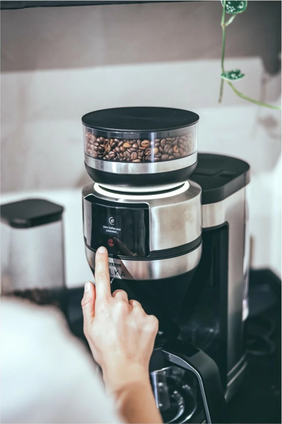 Aparat kafeje Severin KA 4853 FILKA inox, mulli çeliku, ekran LED, 2L, e zezë mat