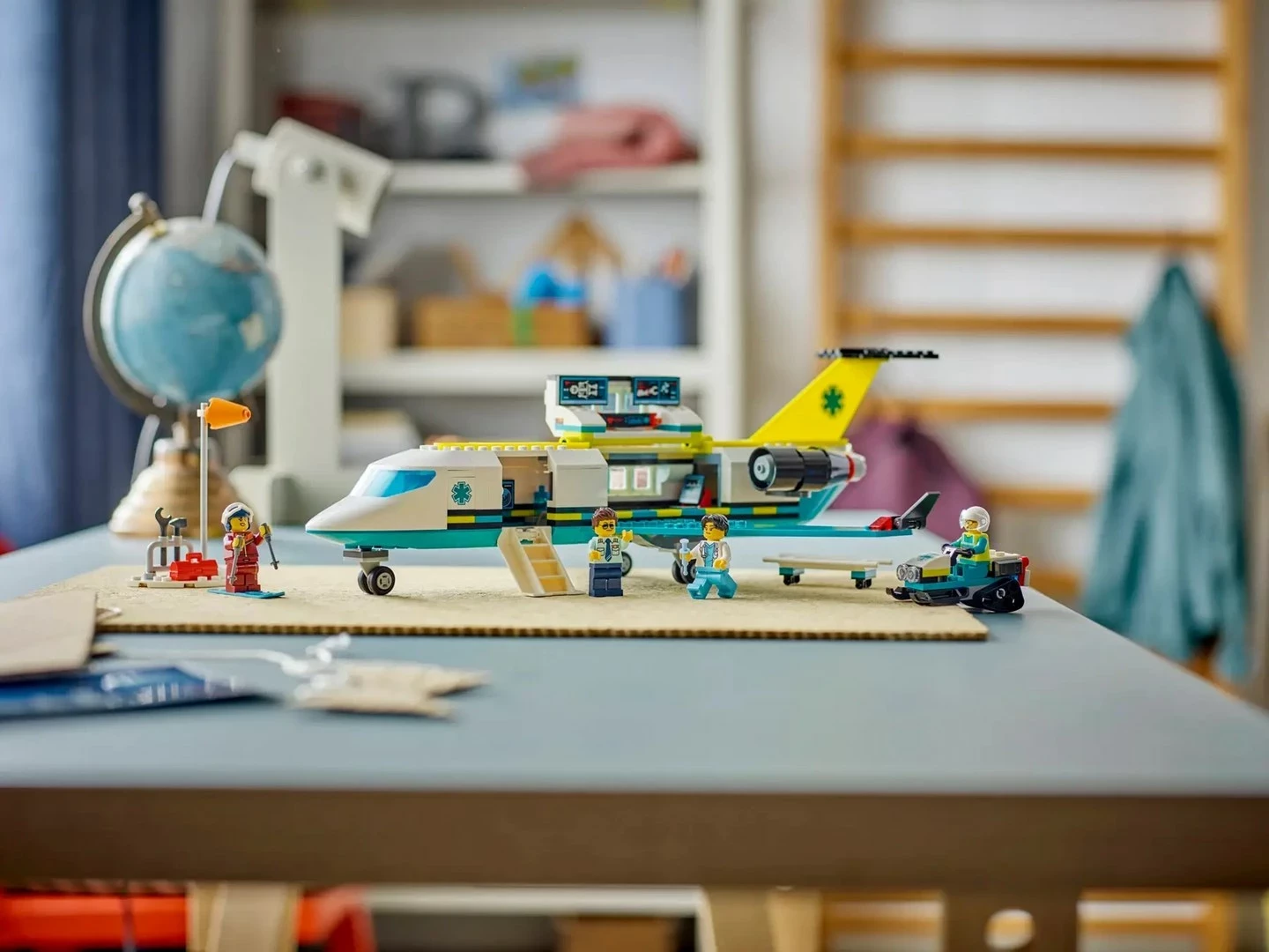 Set LEGO CITY aeroplan ambulance emergjente 60465, 4 minifigura, 6+ vjeç