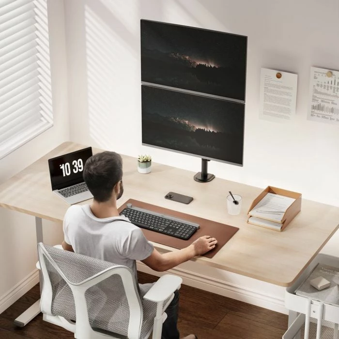 Mbajtëse monitori dual tavoline VONHAUS 3000112 për 2 ekrane 13-32", VESA 75x75-100x100, clamp/grommet, e zezë