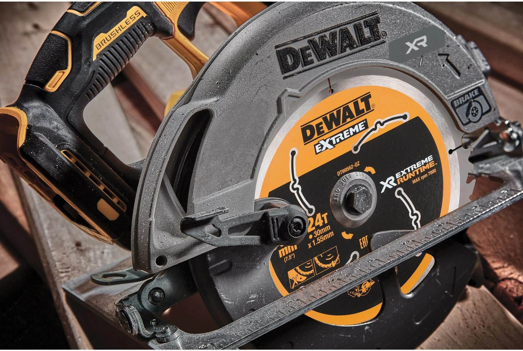 Sharrë rrethore DeWALT DCS573NT-XJ, brushless, 273mm, 3.7kg
