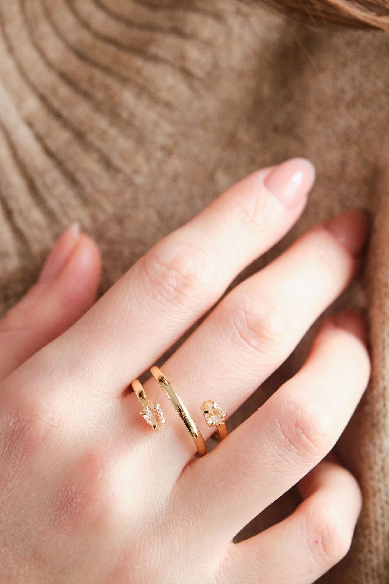 Unazë Jumeon, ngjyrë ari, me gur zirkoni, madhësi e rregullueshme