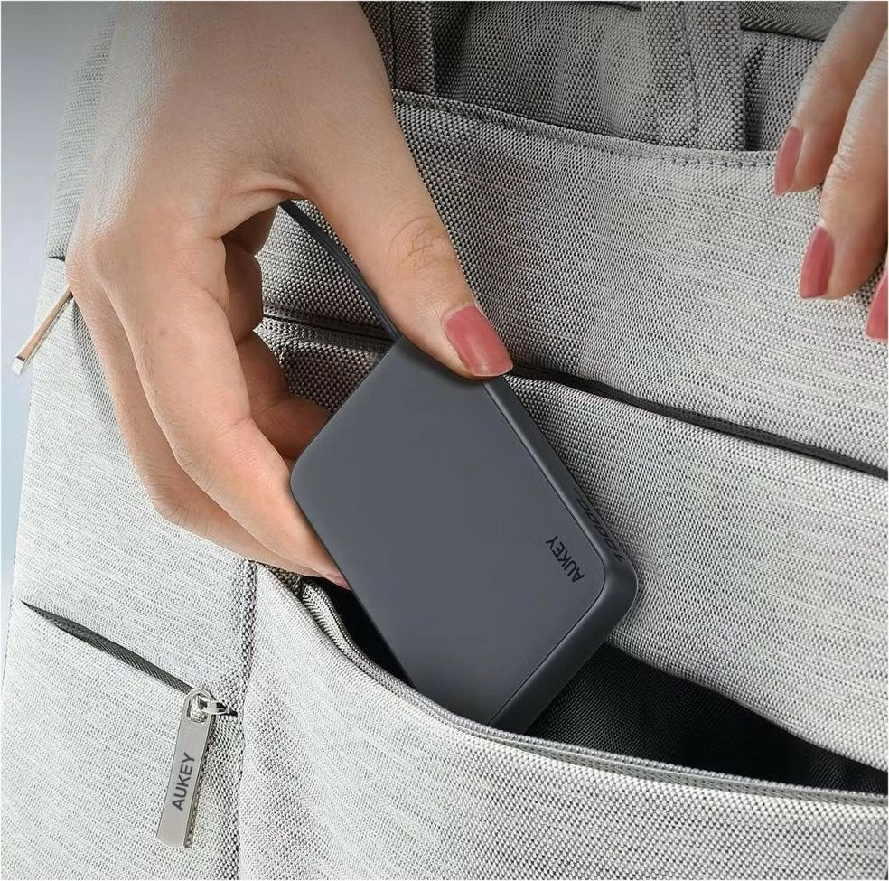 Power bank AUKEY PB-Y53P Spark Sling 10000mAh, 22.5W, 4xUSB, Kabllo USB-C, Zi