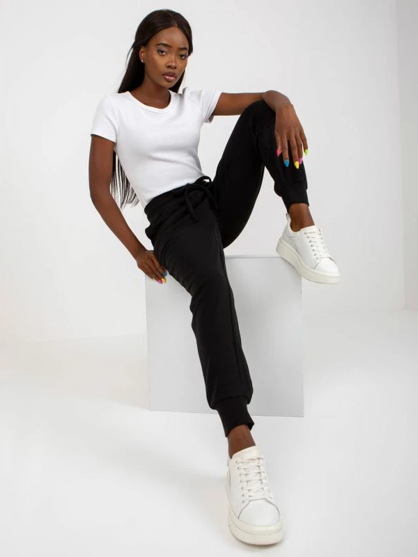 Pantallona sportive BASIC FEEL GOOD, të zeza