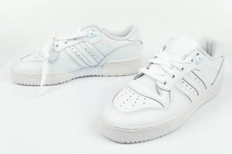 Atlete për femra adidas, të bardha