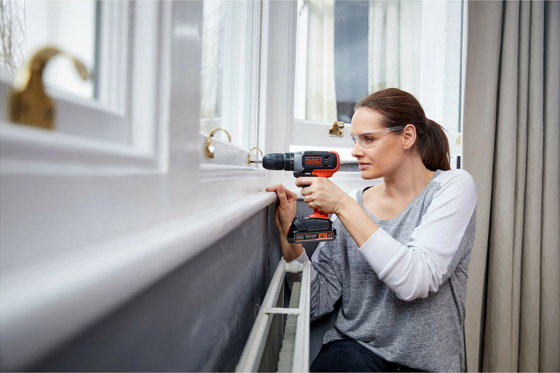 Shpues pistol Black & Decker BCD001C1-QW, 18V, Li-Ion, zi/kuqe