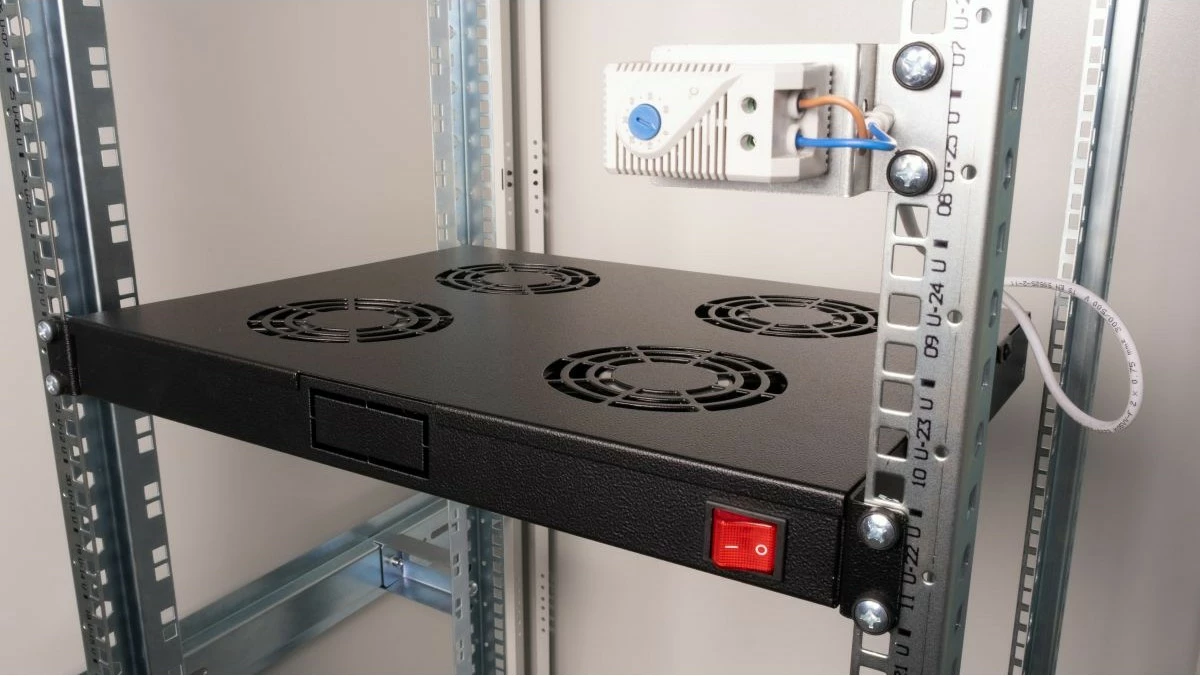 Modul ventilatorësh EQUIP për kabinet serverash 19", 4 ventilatorë, e zezë