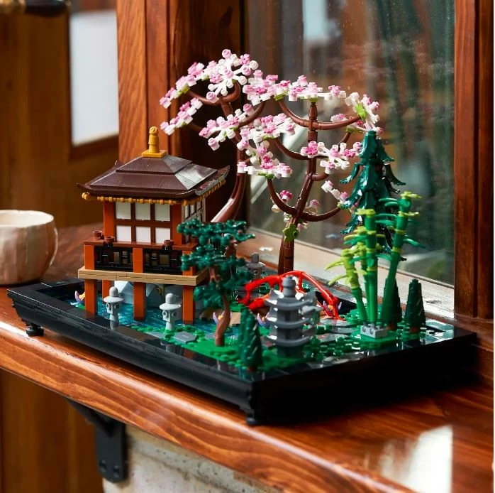 Set ndërtimi LEGO Icons 10315 Cozy Garden, 1363 pjesë