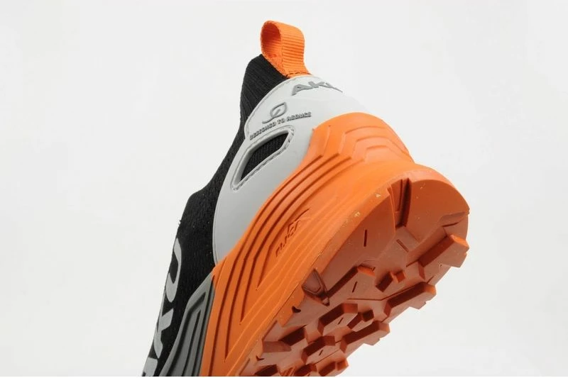 Atlete outdoor për meshkuj Aku, gri-portokalli