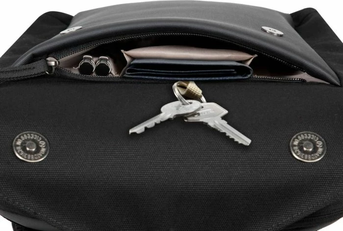 Çantë shpine për laptop RIVACASE 8521 13.3", e zezë