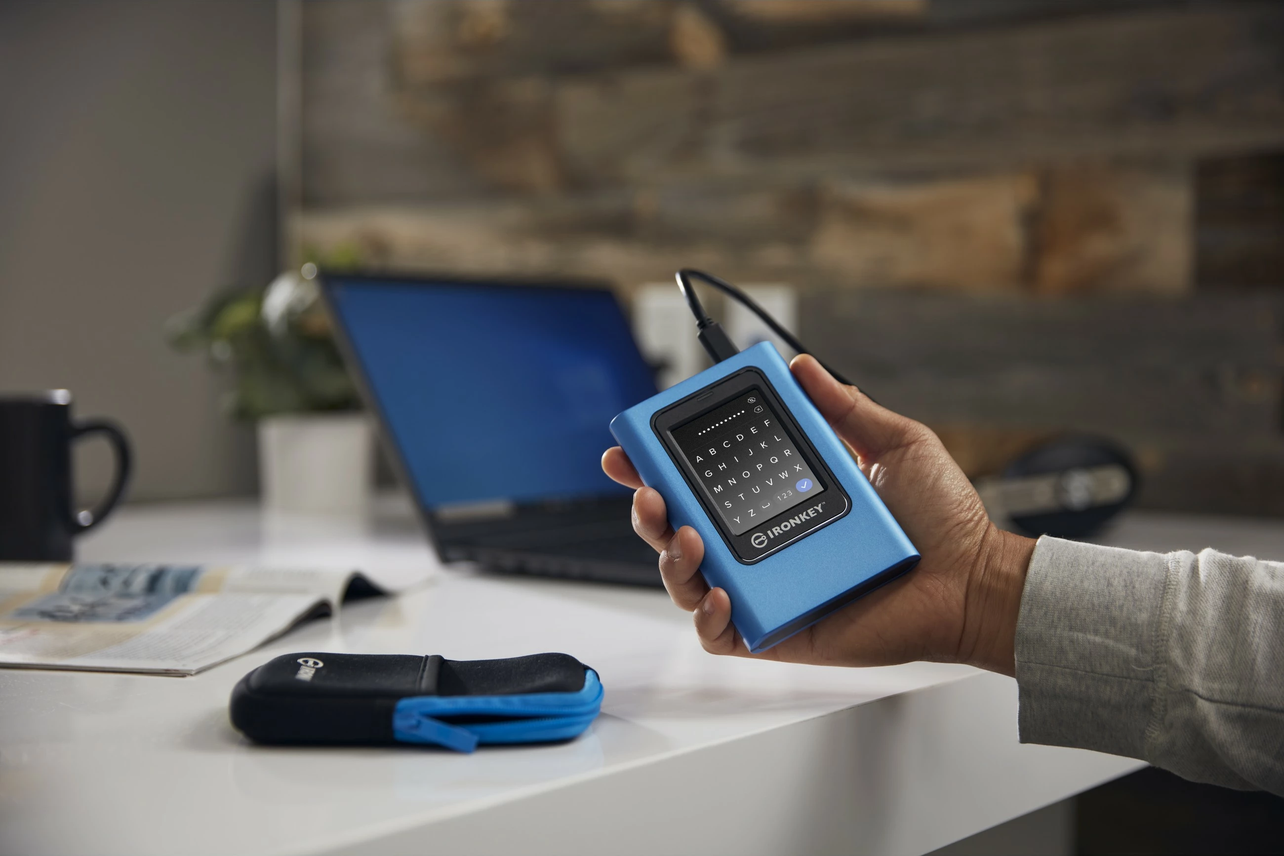 SSD i jashtëm Kingston IronKey Vault Privacy 80, 3.84 TB, Blue