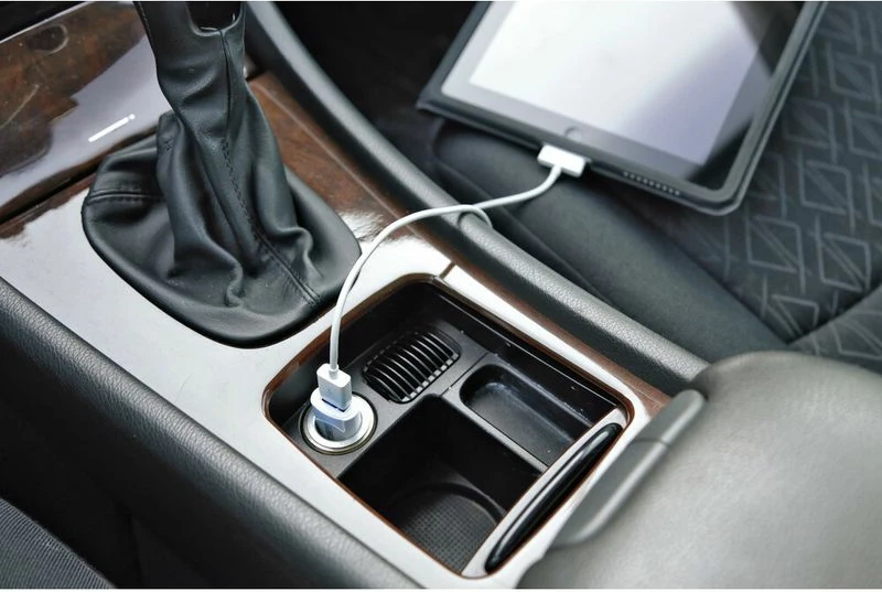 Mbushes Usb 2400 Ma 12-24v