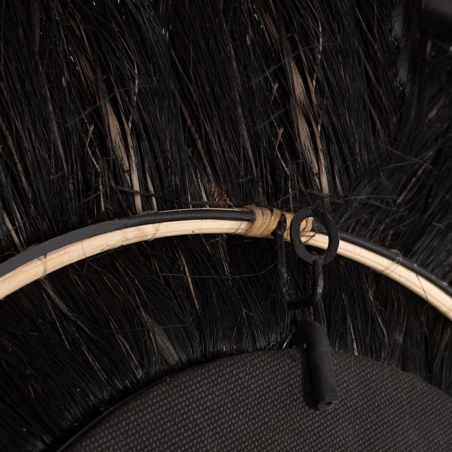 Pasqyrë rrethore me kornizë prej fibrash abaka, ngjyrë natyrale dhe e zezë, 70x4x70 cm, FH7737