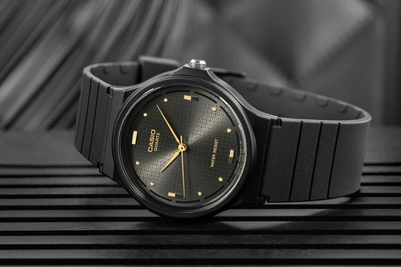 Orë dore për femra Casio, e zezë