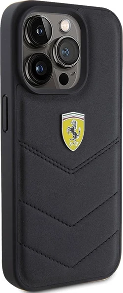 Mbështjellës Ferrari Quilted Metal Logo për iPhone 15 Pro, i zi