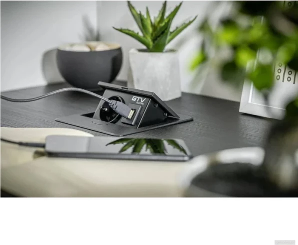 Prizë e integruar GTV AVARO AE-PB1SAVA-20, 1x230V + 2xUSB-A, kabllo 1.5m, e zezë