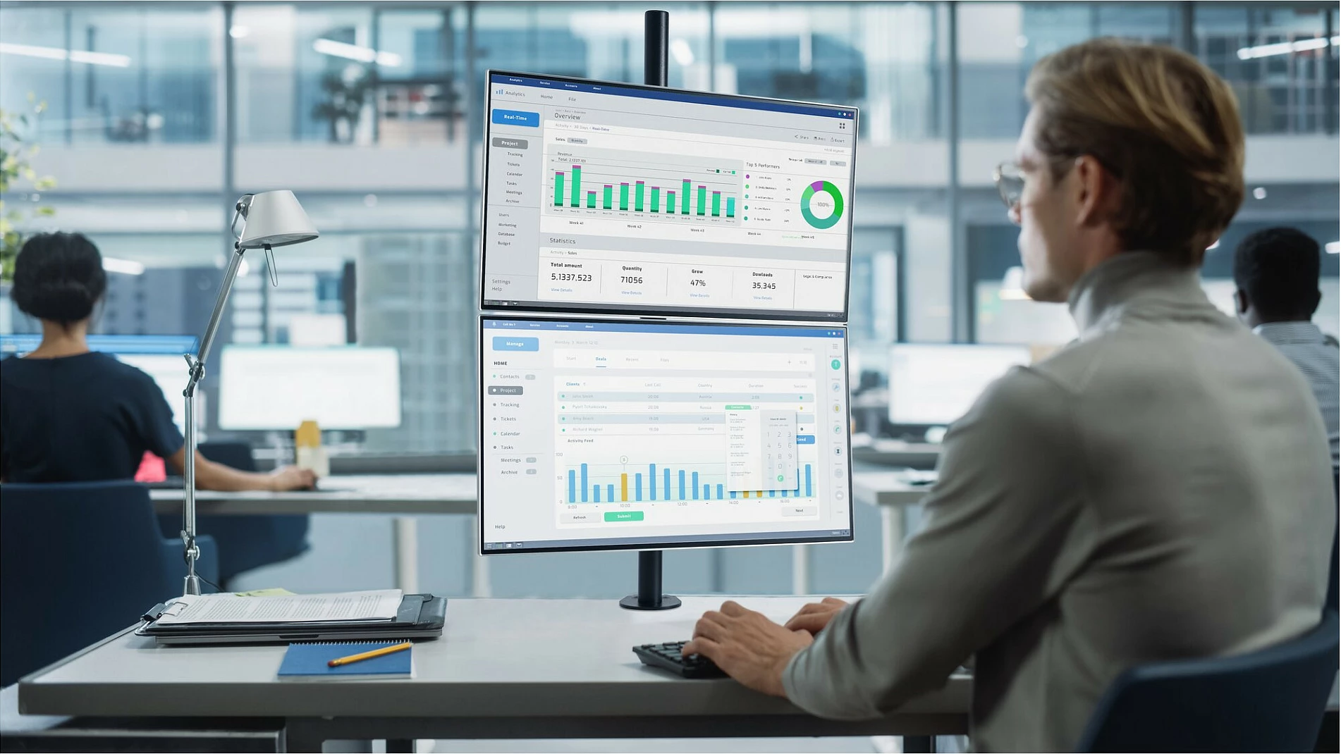 Krah vertikal për dy monitorë Kensington, Dual Monitor Arm, 32", kapëse/gromet, e zezë