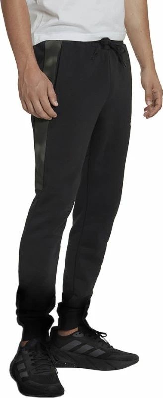 Pantallona sportive adidas për meshkuj, me print kamufloz