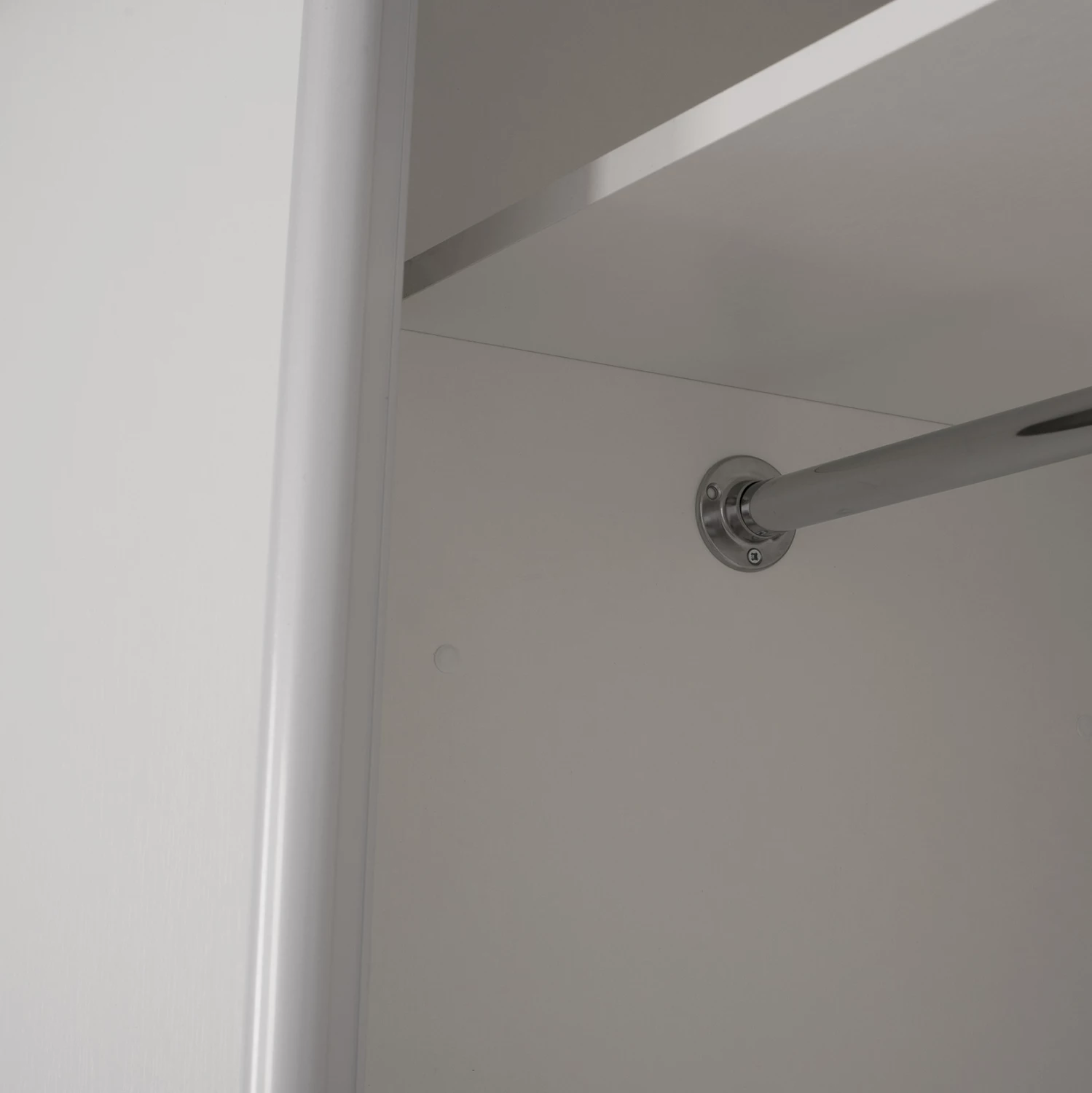 Garderobë me dyer rrëshqitëse, melaminë e bardhë, me pasqyrë, FH2435.03, 200x60x210 cm