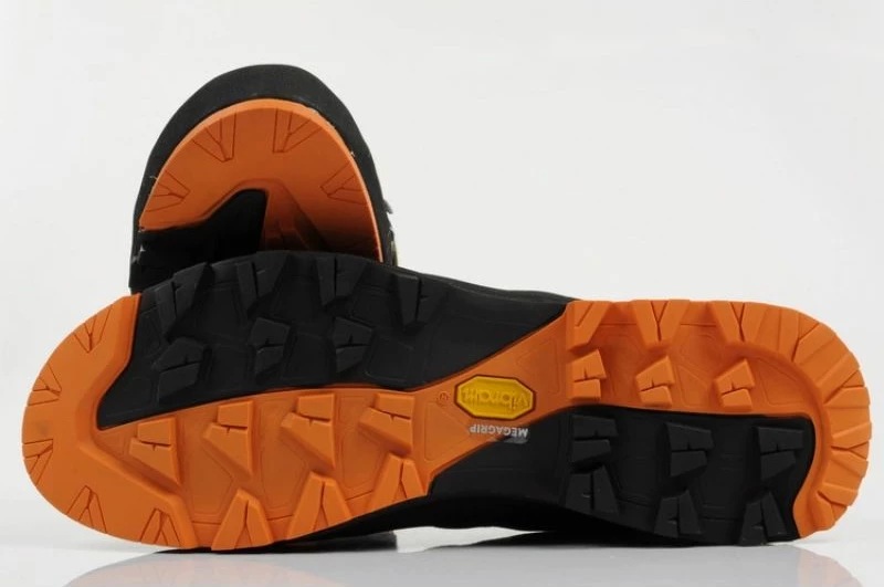 Atlete për meshkuj Aku, të zeza