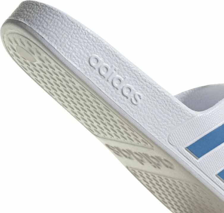 Papuqe për not adidas Adilette Aqua, të bardha dhe blu