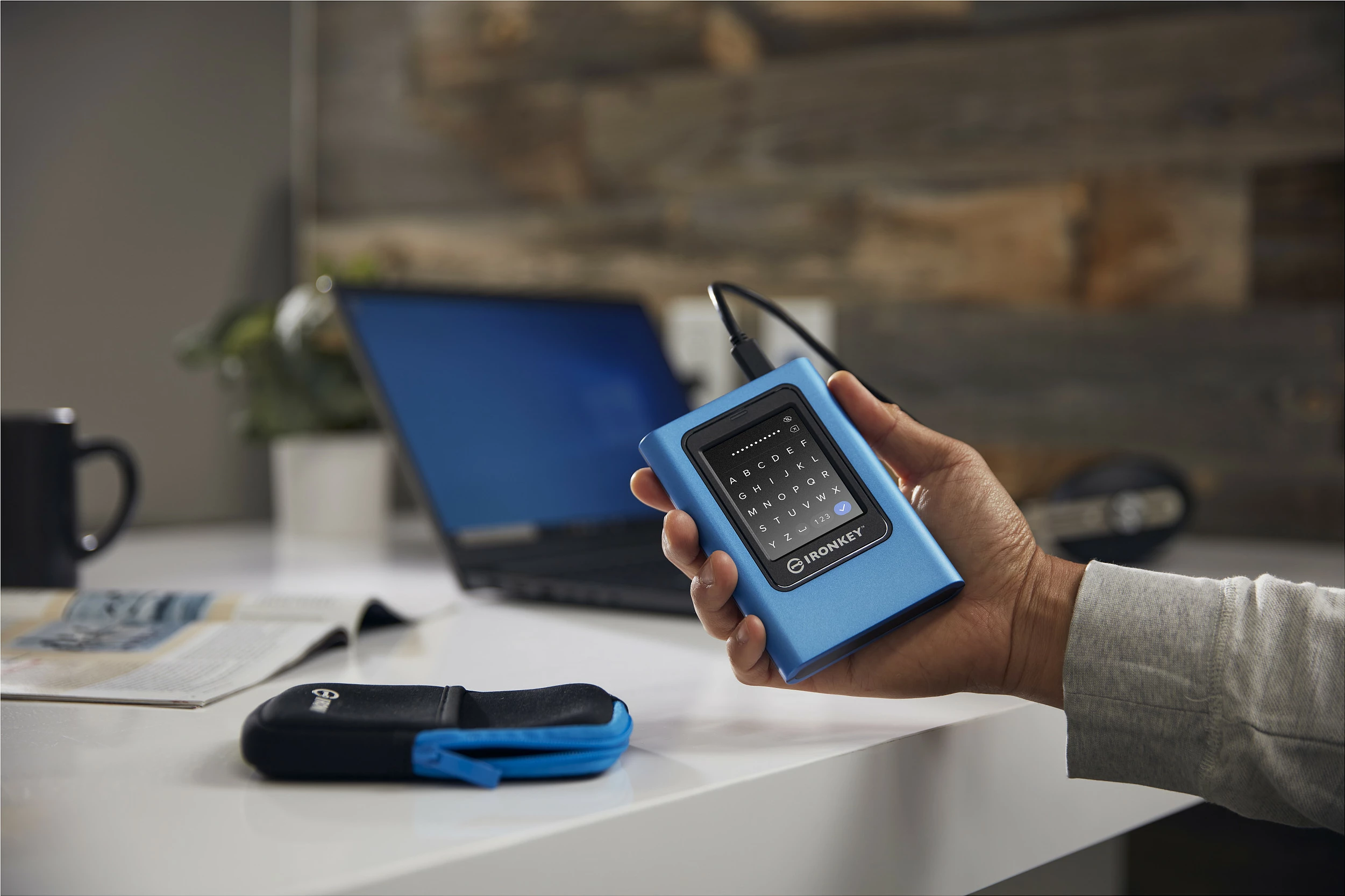 SSD i jashtëm Kingston IronKey Vault Privacy 80, 960GB, USB Type-C, Blu