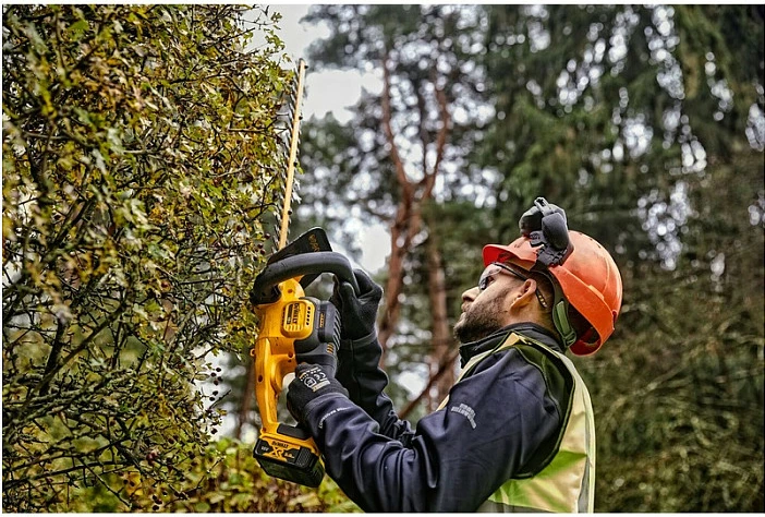 Gërshërë shkurresh DeWALT DCMHT563N-XJ, bateri 18V, 5Ah, 55cm, verdhë