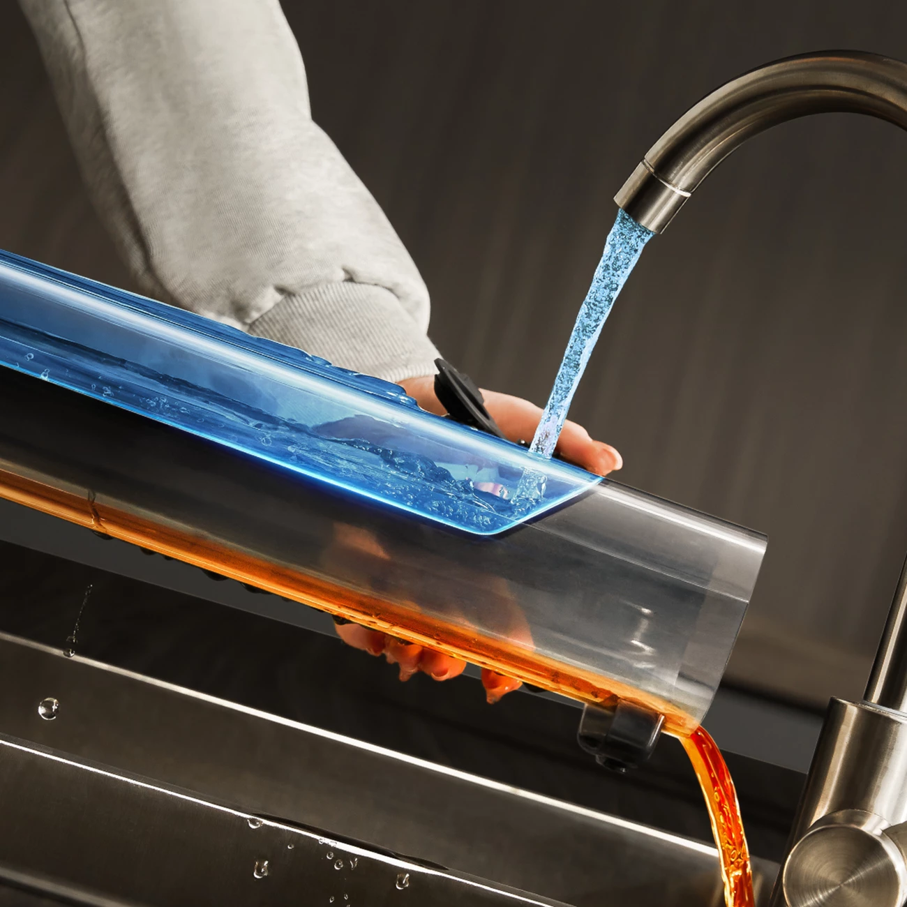 Fshesë elektrike në këmbë UWANT D700 me funksion larjeje dhe stacion karikimi, e bardhë