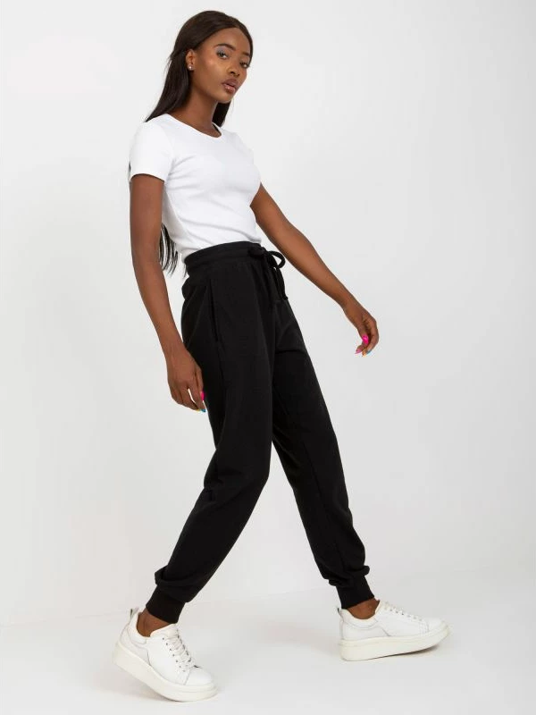 Pantallona sportive BASIC FEEL GOOD, të zeza