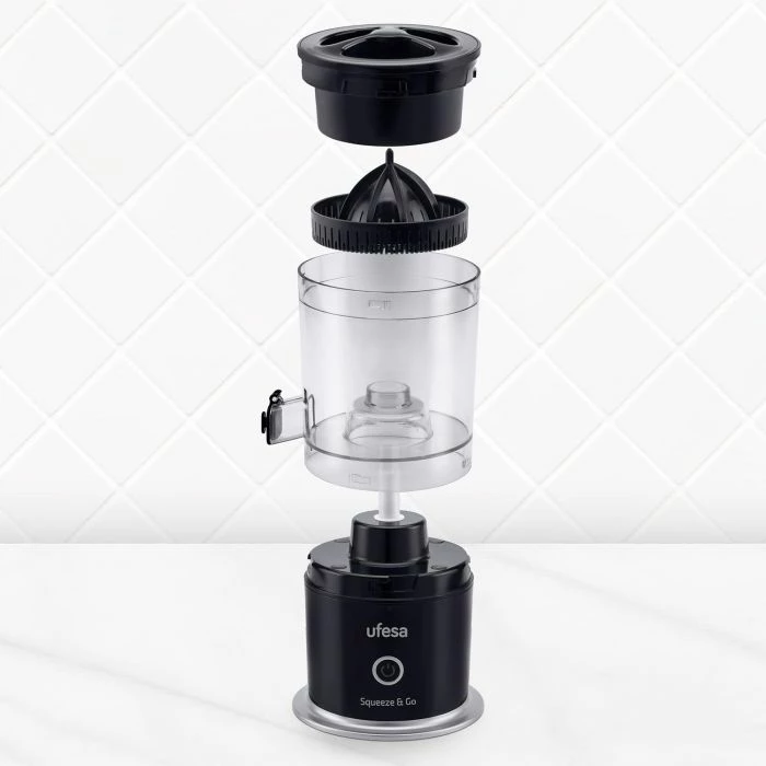 Shtrydhëse agrumesh elektrike portative UFESA Squeeze & Go, karikim USB-C, bateri 1500 mAh, 45 W, ngjyrë e zezë, me kabllo USB-C