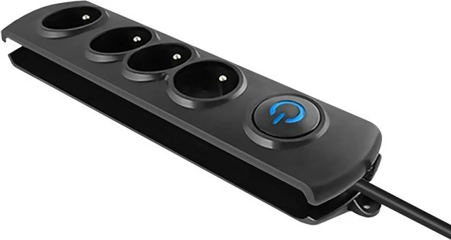 Kasë Qoltec 50105 me 4 dalje, 2.5m, e zezë