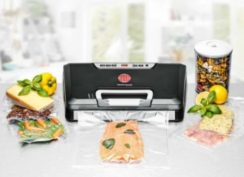 Aparat vakumimi ushqimi, Rommelsbacher VAC 485, 97% nxjerrje ajri, vulosje dyshe, ndarje rrotulle me prerëse, e zezë/argjendtë