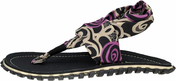 Papuqe për femra Gumbies, të zeza