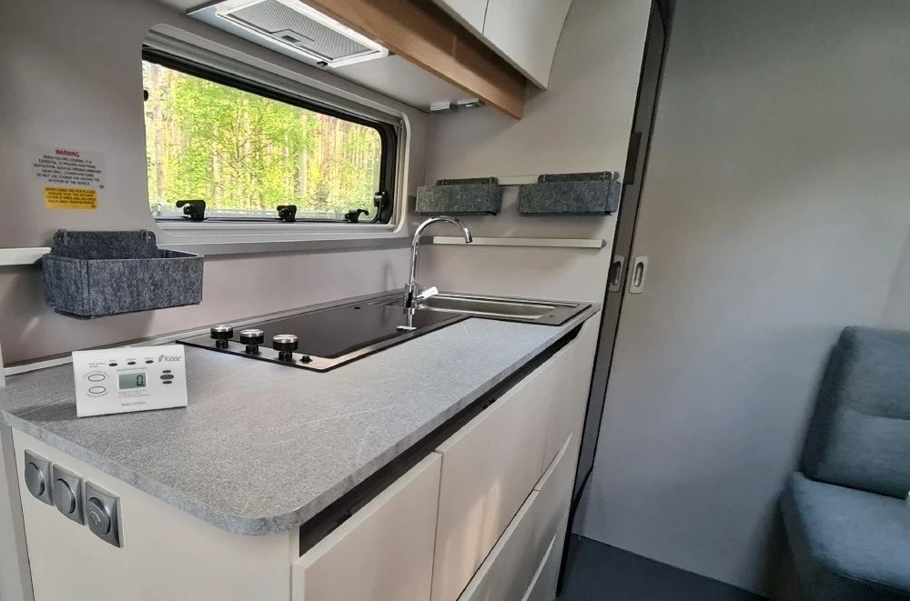 Detektor monoksidi karboni Kidde K7DCO me ekran, Bardhë